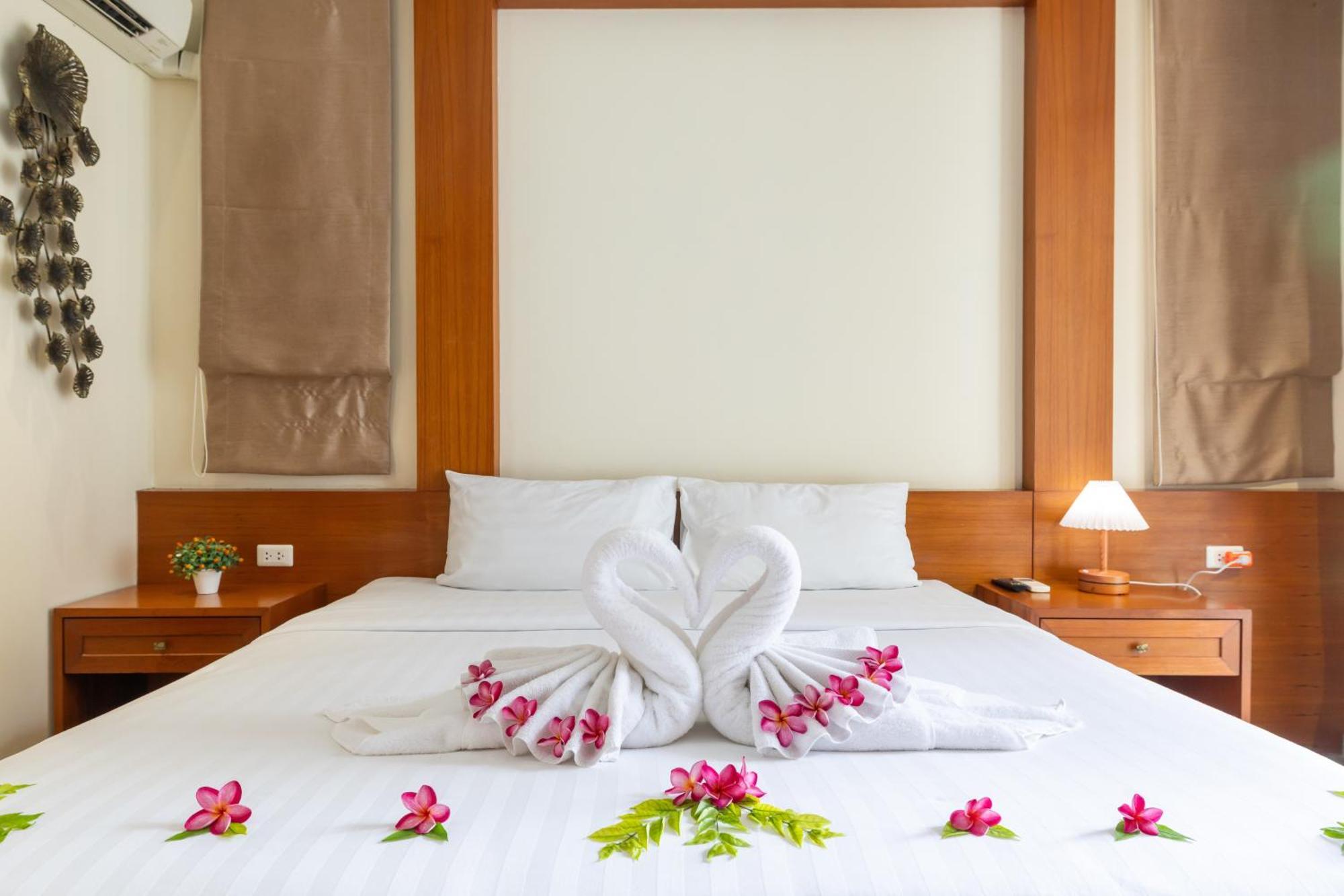 Phuket Meet Holiday Hotel 普吉岛相遇花园度假酒店 Rawai Экстерьер фото